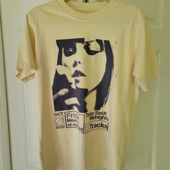NEW Taylor Swift Midnights Album Cover T-shirt in Medium - Picture 2 of 4